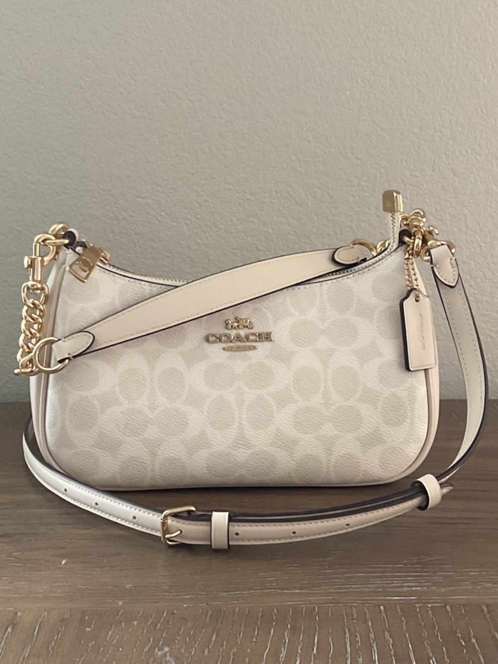 Teri Shoulder Bag Signature Canvas/Gold/White/Chalk